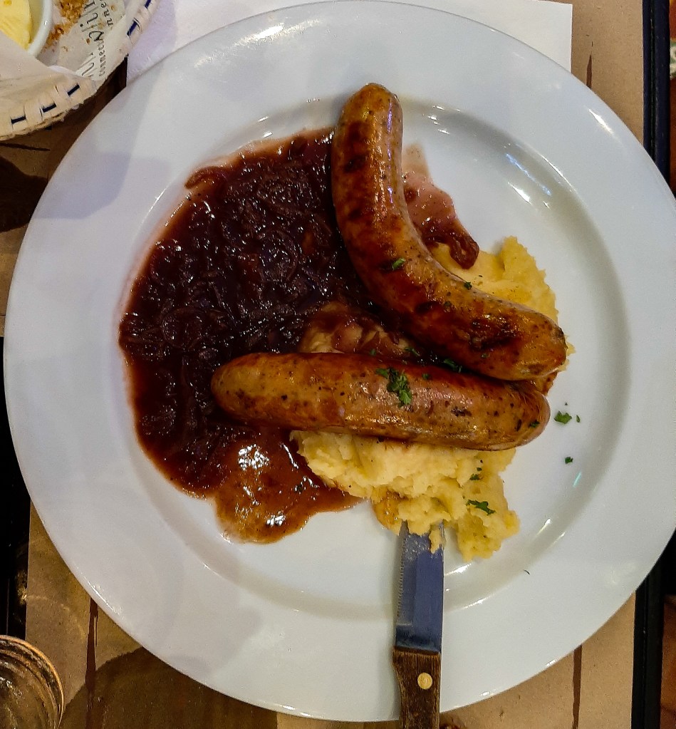 Saucisse aux herbes, purées 